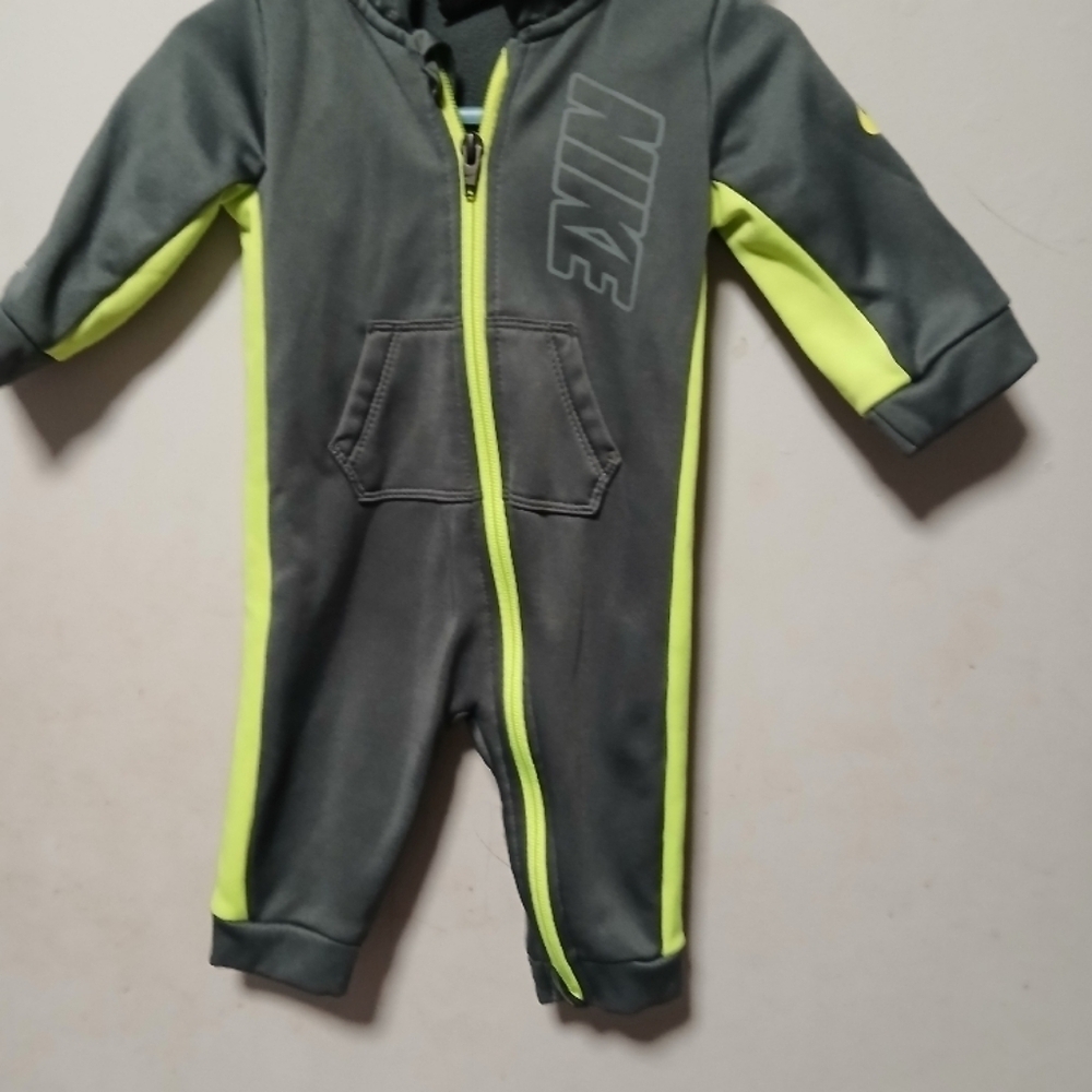 Nike dri fit infant Gray and Green One Piece outfit with hood. Size 6 months - Picture 2 of 8